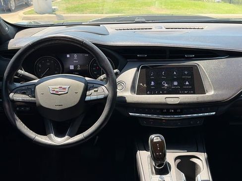 Used 2021 Cadillac XT4 Premium Luxury FWD image 14