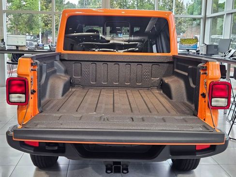 New 2025 Jeep Gladiator Sport image 9