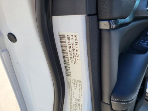 New 2025 Jeep Grand Cherokee Laredo w/ Luxury Tech Group I image 21