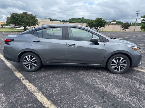Used 2025 Nissan Versa SV FWD image 4