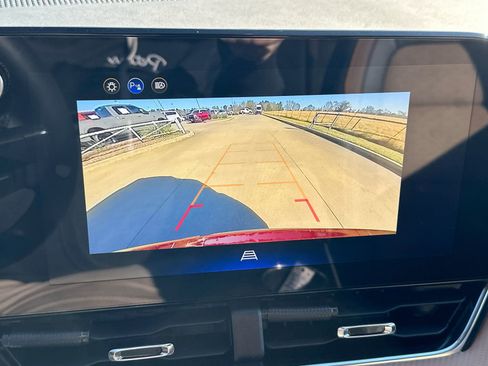 Used 2026 Chevrolet Equinox ACTIV image 17