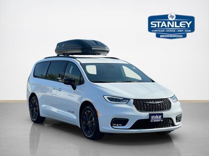 New 2025 Chrysler Pacifica Select w/ Fav Edition Package