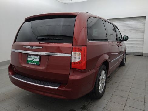 Used 2016 Chrysler Town & Country Touring FWD image 9