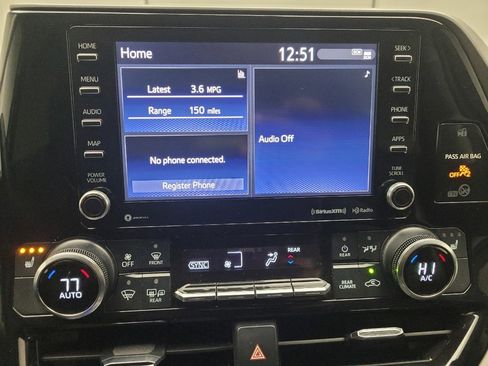 Used 2021 Toyota Highlander XLE image 25