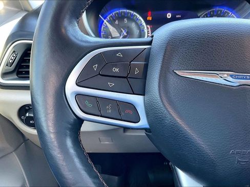 Used 2017 Chrysler Pacifica Touring-L Plus image 17