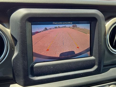 Used 2020 Jeep Wrangler Unlimited Sahara AWD/4WD image 26