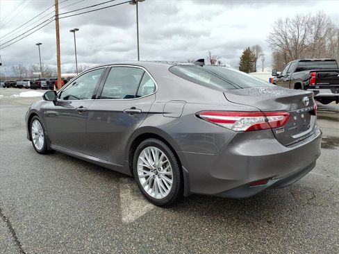 Used 2020 Toyota Camry XLE w/ Navigation Package image 6