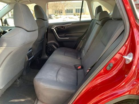 Used 2019 Toyota RAV4 LE w/ Carpet Mat Package image 25
