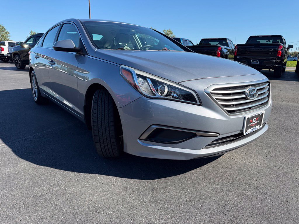 Used 2017 Hyundai Sonata SE FWD image 3