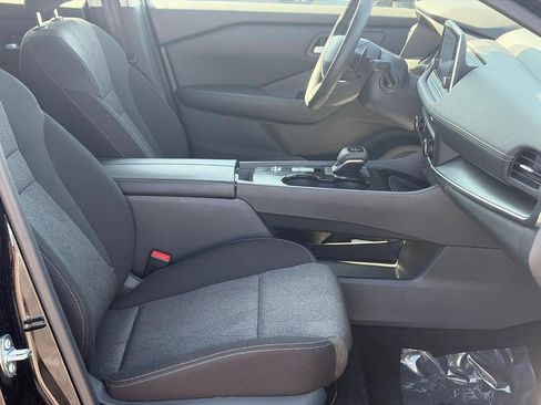 Used 2025 Nissan Rogue SV FWD image 17