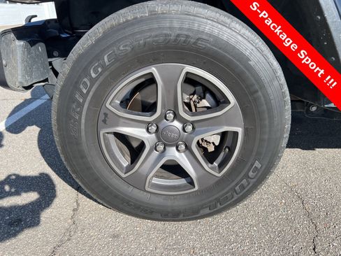 Used 2022 Jeep Gladiator Sport image 9