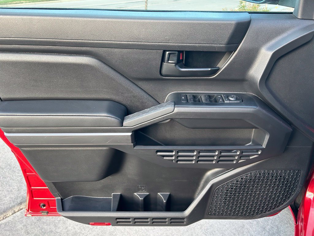 Used 2025 Toyota Tacoma SR5 AWD/4WD image 10