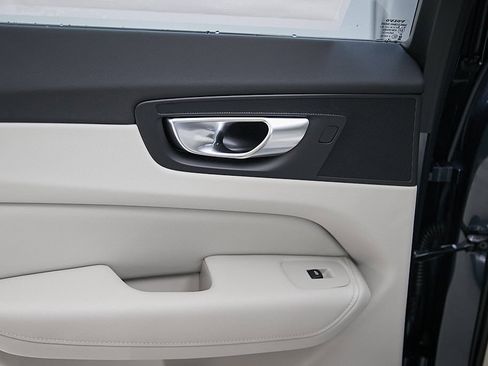 New 2026 Volvo XC60 B5 Ultra w/ Climate Package image 17