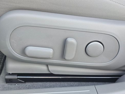 New 2025 Hyundai Ioniq 5 SE AWD/4WD image 28