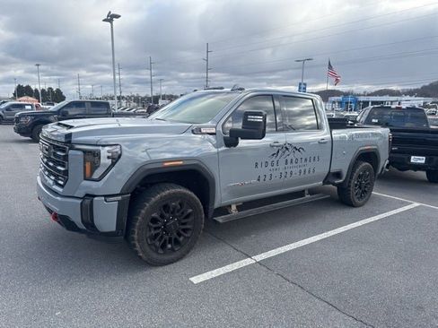 Used 2024 GMC Sierra 2500 AT4 w/ AT4 Premium Plus Package image 5