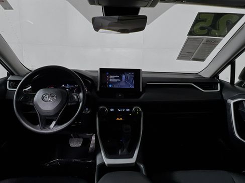 Used 2025 Toyota RAV4 XLE image 30