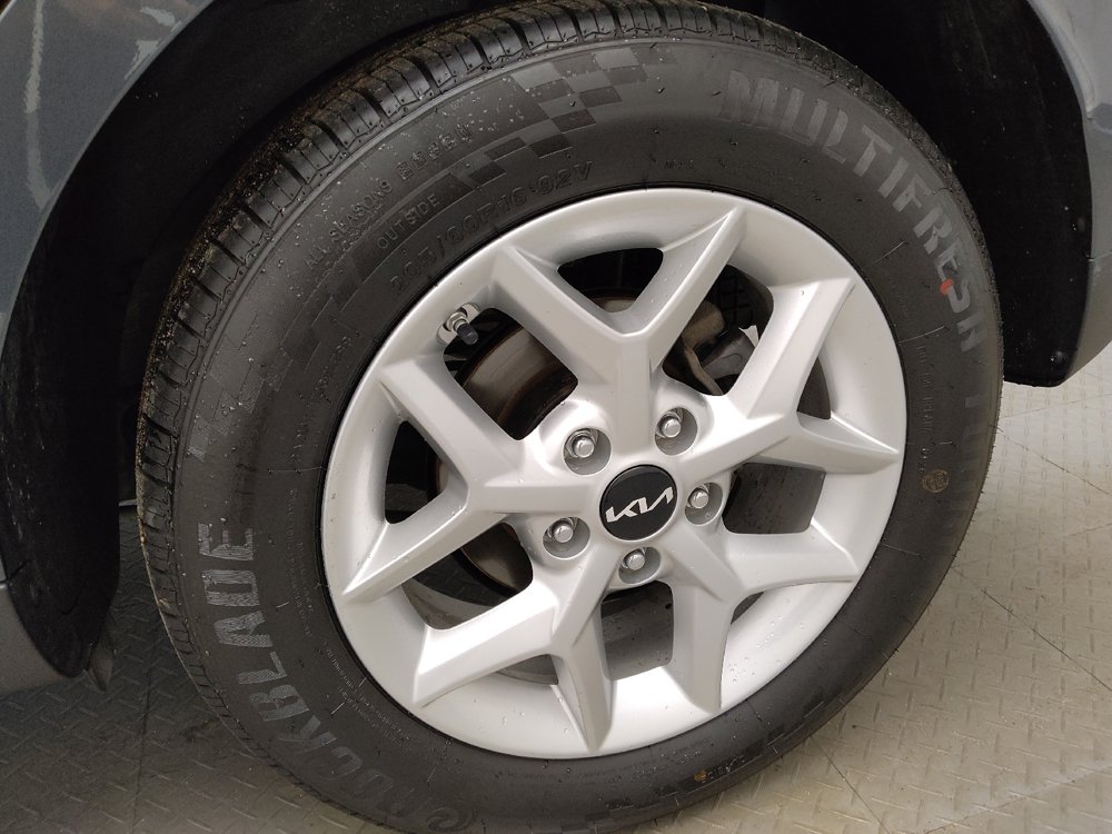 Used 2024 Kia Soul LX w/ Option Group 015 FWD image 31