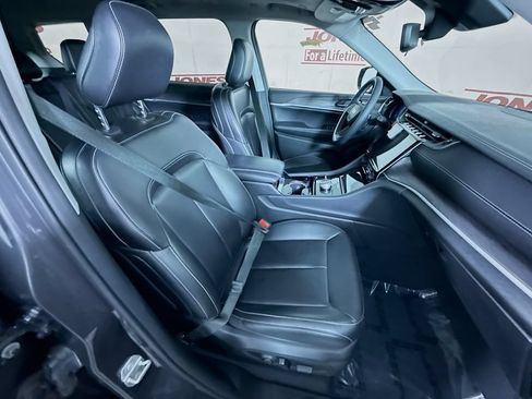 Used 2023 Jeep Grand Cherokee L Limited AWD/4WD image 35