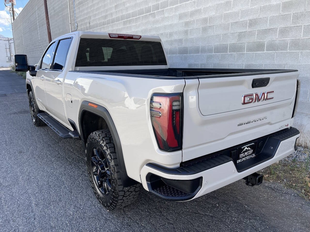 Used 2026 GMC Sierra 2500 AT4 AWD/4WD image 4