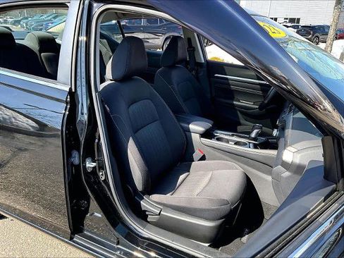 Used 2023 Nissan Altima 2.5 SV w/ SV Premium Package image 11