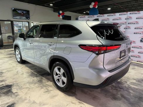 Used 2023 Toyota Highlander LE FWD image 5