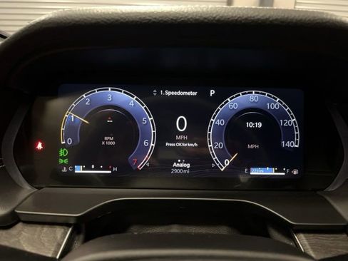 Used 2025 Jeep Grand Cherokee Limited w/ Luxury Tech Group II image 17