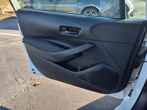 Used 2022 Toyota Corolla LE image 19
