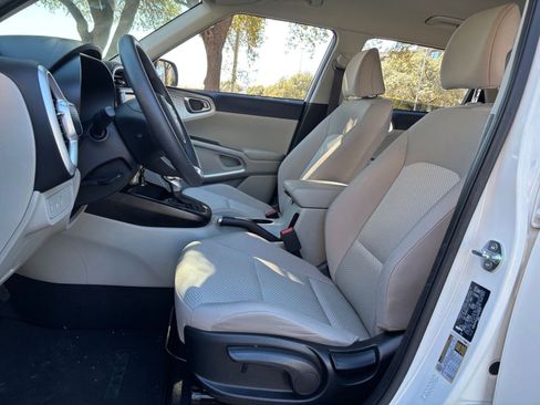 Used 2025 Kia Soul LX w/ LX Technology Package image 34