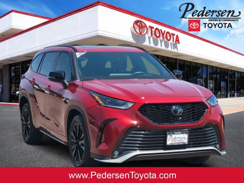 Used 2023 Toyota Highlander XSE AWD/4WD image 1