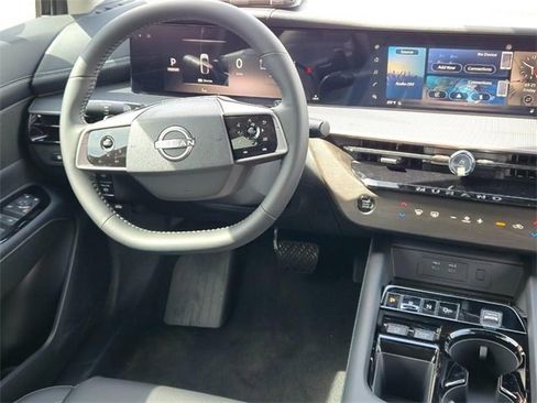 Certified 2025 Nissan Murano SV image 9