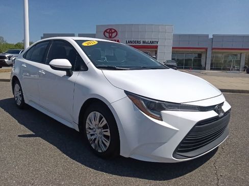Used 2023 Toyota Corolla LE FWD image 1