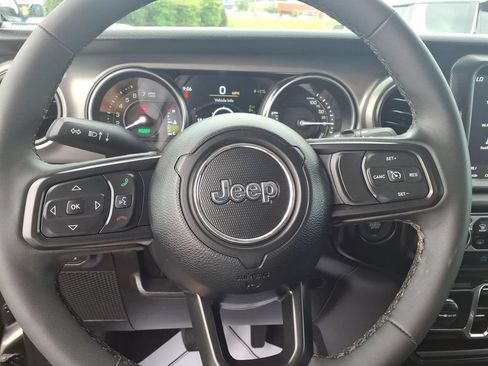 Used 2023 Jeep Wrangler Unlimited w/ Dual Top Group AWD/4WD image 9
