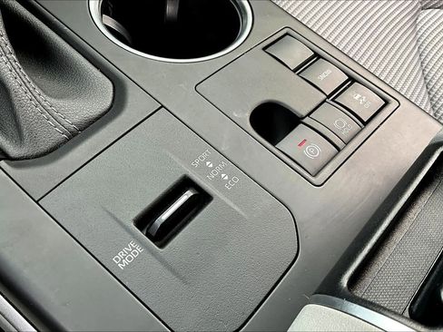 Used 2023 Toyota Highlander LE image 34