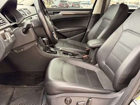 Used 2016 Volkswagen Passat 1.8T SE w/ Lighting Package (P06) image 12