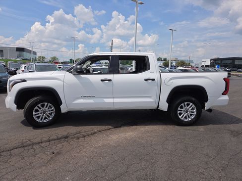 Used 2022 Toyota Tundra SR5 AWD/4WD image 4