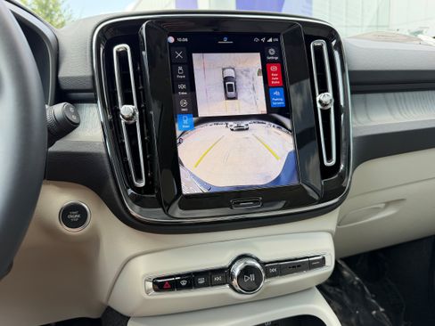 Certified 2026 Volvo XC40 B5 Plus AWD/4WD image 20