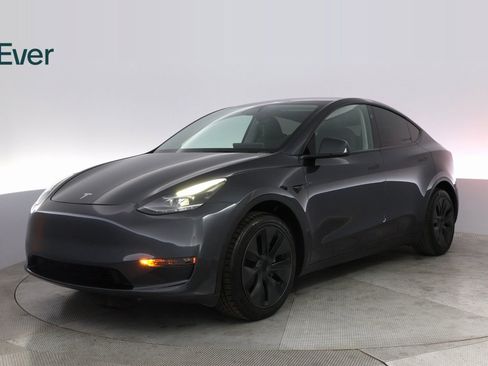 Used 2025 Tesla Model Y Long Range image 2