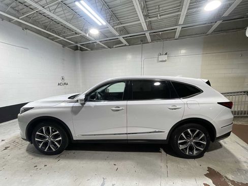 Used 2023 Acura MDX SH-AWD w/ Technology Package image 3