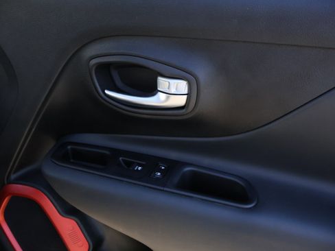 Used 2022 Jeep Renegade Trailhawk image 12