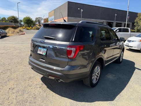 Used 2018 Ford Explorer XLT w/ Equipment Group 202A AWD/4WD image 5