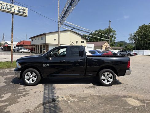 Used 2024 RAM 1500 Classic SLT AWD/4WD image 8