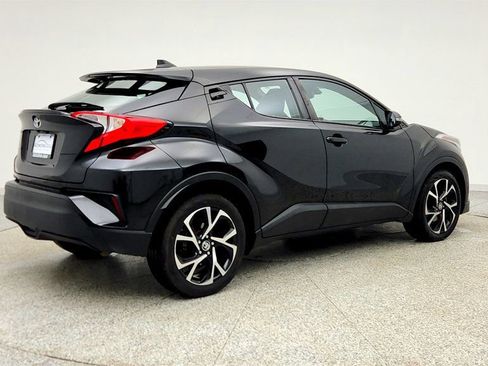 Used 2018 Toyota C-HR XLE image 5