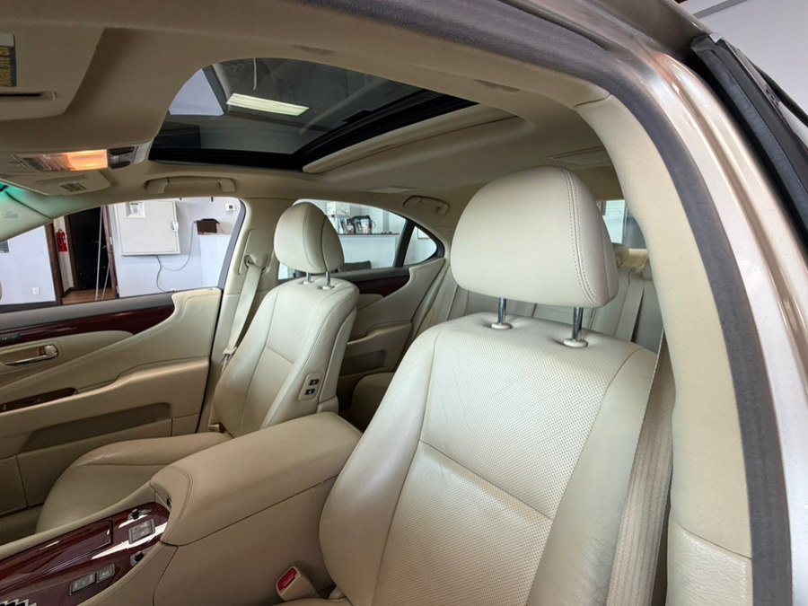 Used 2011 Lexus LS 460 w/ Comfort Pkg RWD image 22