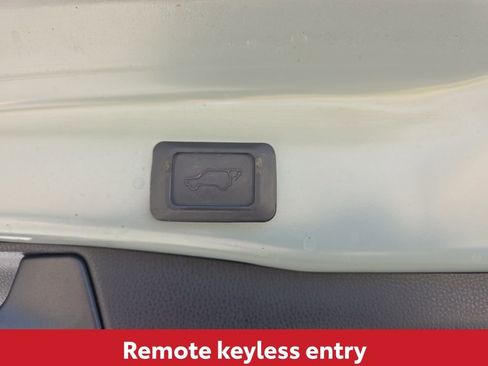 Used 2020 Toyota RAV4 XLE image 16