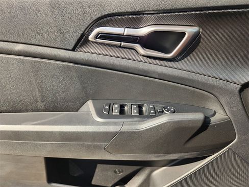 New 2025 Kia Sportage LX image 16