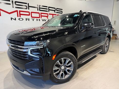 Used 2022 Chevrolet Tahoe LT w/ Luxury Package AWD/4WD image 2