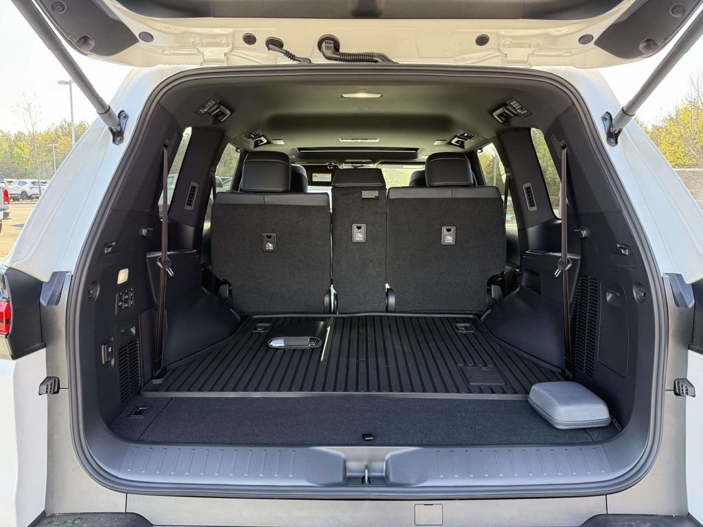 Used 2025 Lexus LX 600 4WD w/ Accessory Package (2T) image 28
