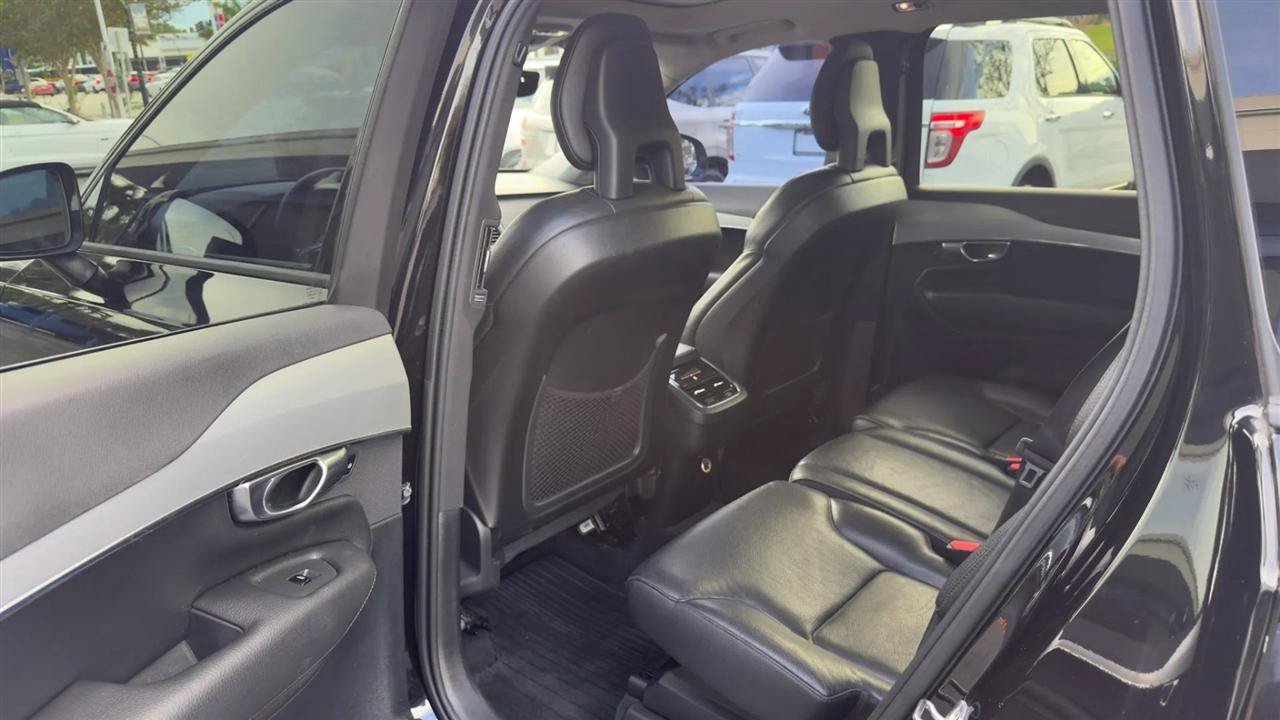 Used 2018 Volvo XC90 T5 Momentum w/ Convenience Package FWD image 11