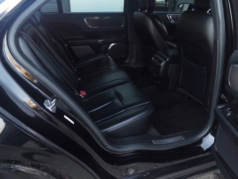 Used 2017 Lincoln Continental Premiere image 13