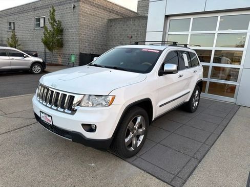 Used 2013 Jeep Grand Cherokee Overland w/ Advance Technology Group AWD/4WD image 2